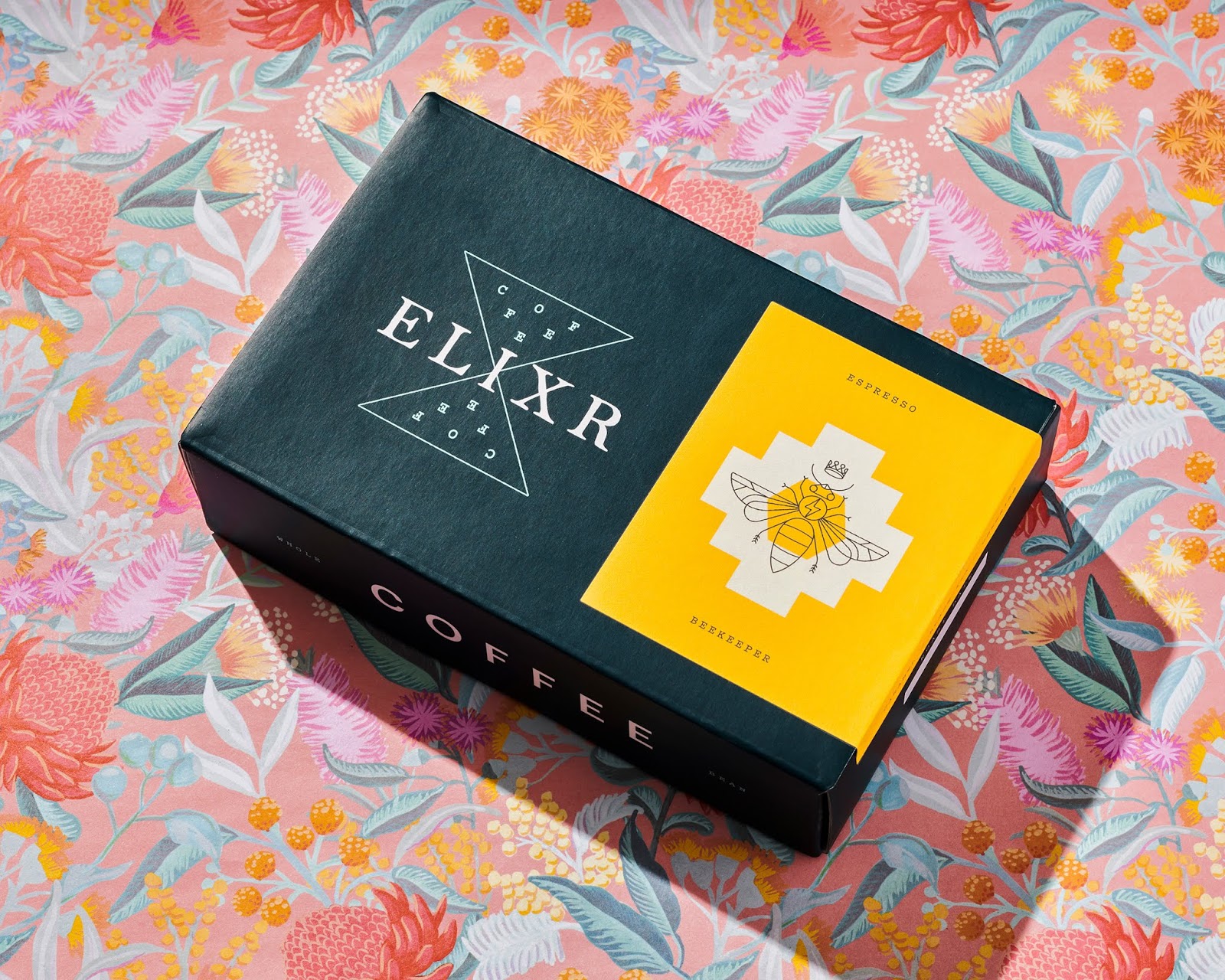 包裝盒設(shè)計(jì)像個(gè)寶石盒(圖1) 包裝盒設(shè)計(jì)像個(gè)寶石盒(圖1)