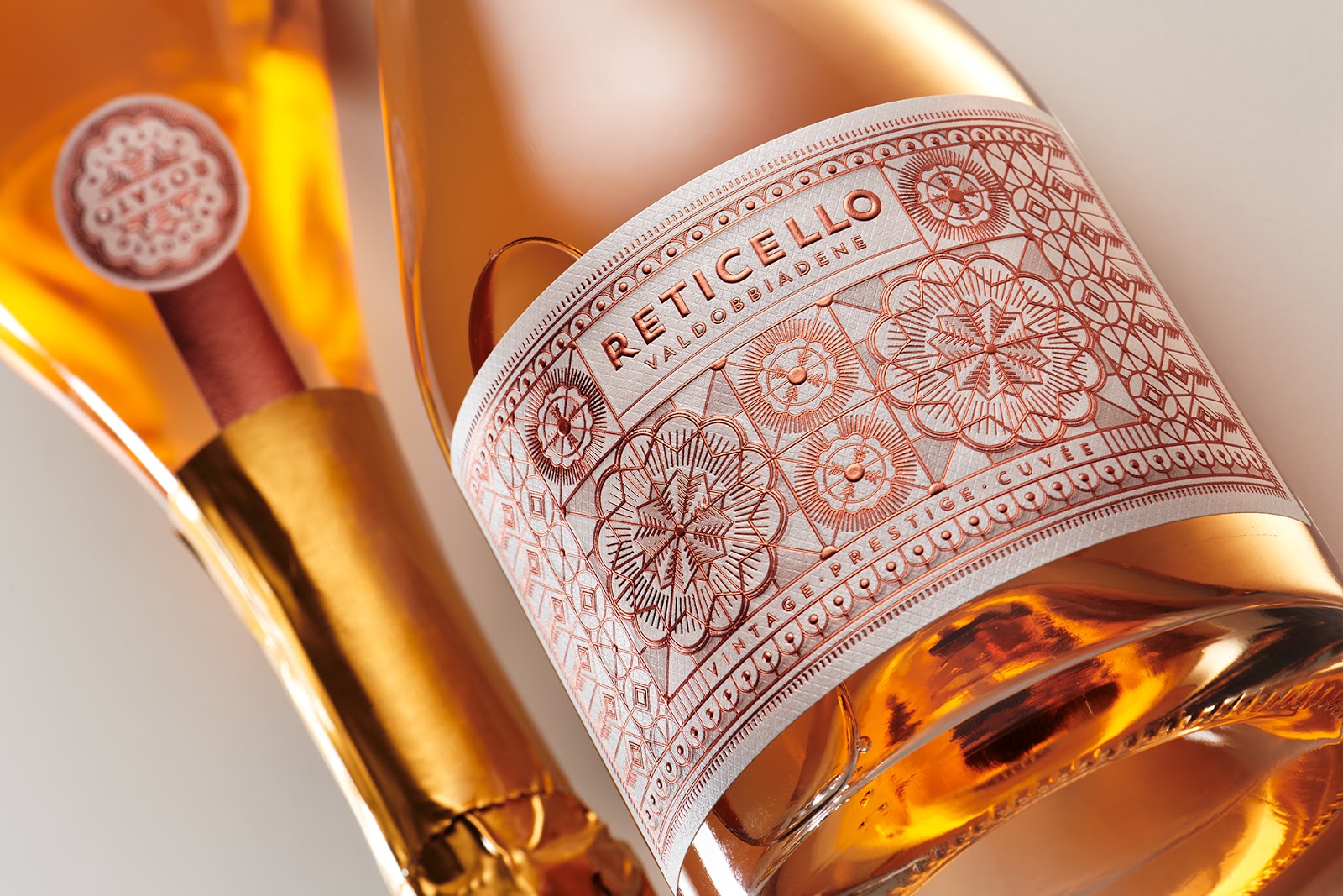 東營(yíng)酒標(biāo)設(shè)計(jì)線條燙金更奢華(圖4)