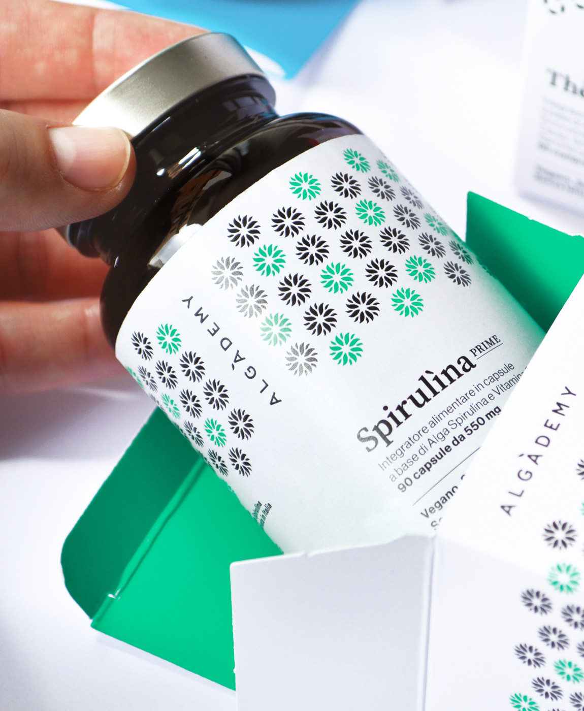 獨(dú)特幾何圖形呈現(xiàn)的國外保健品包裝設(shè)計(jì)參考(圖2)